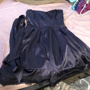 Sleeveless dress with matching belt